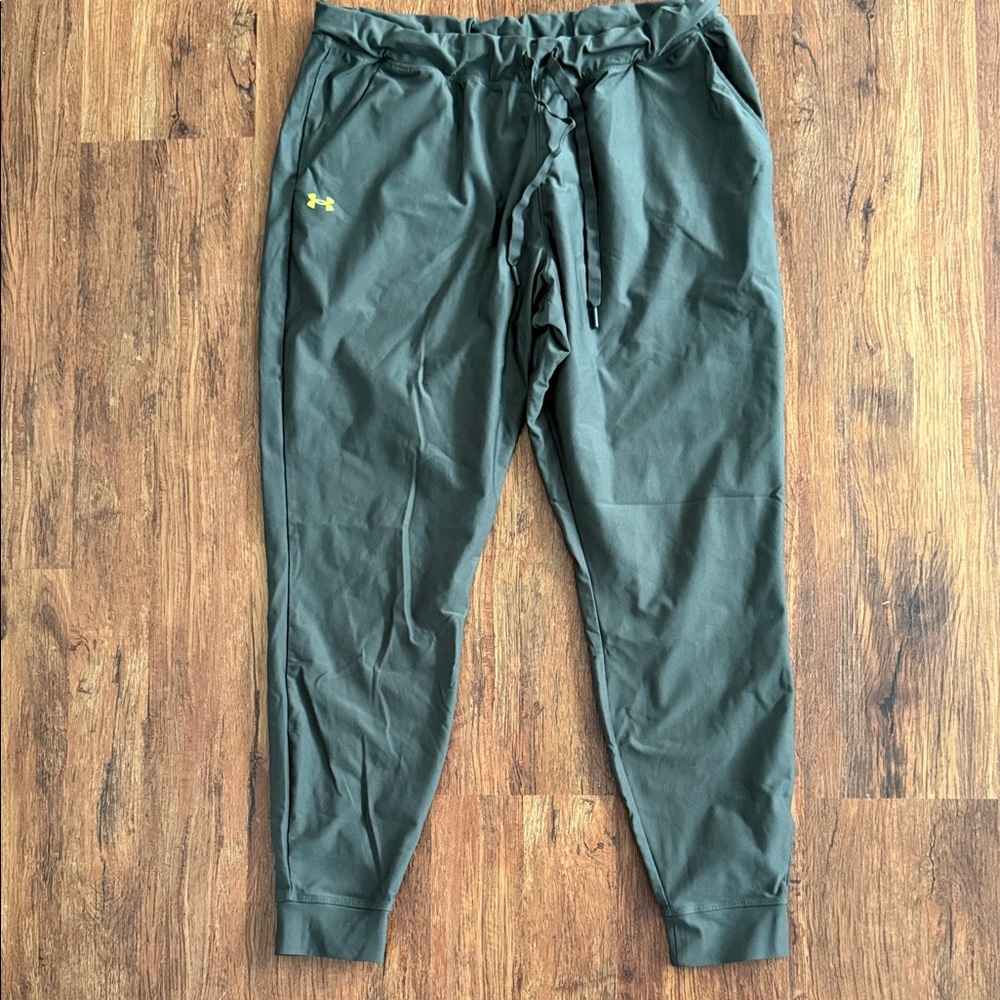 Under Armour Women’s Green Jogger Pants